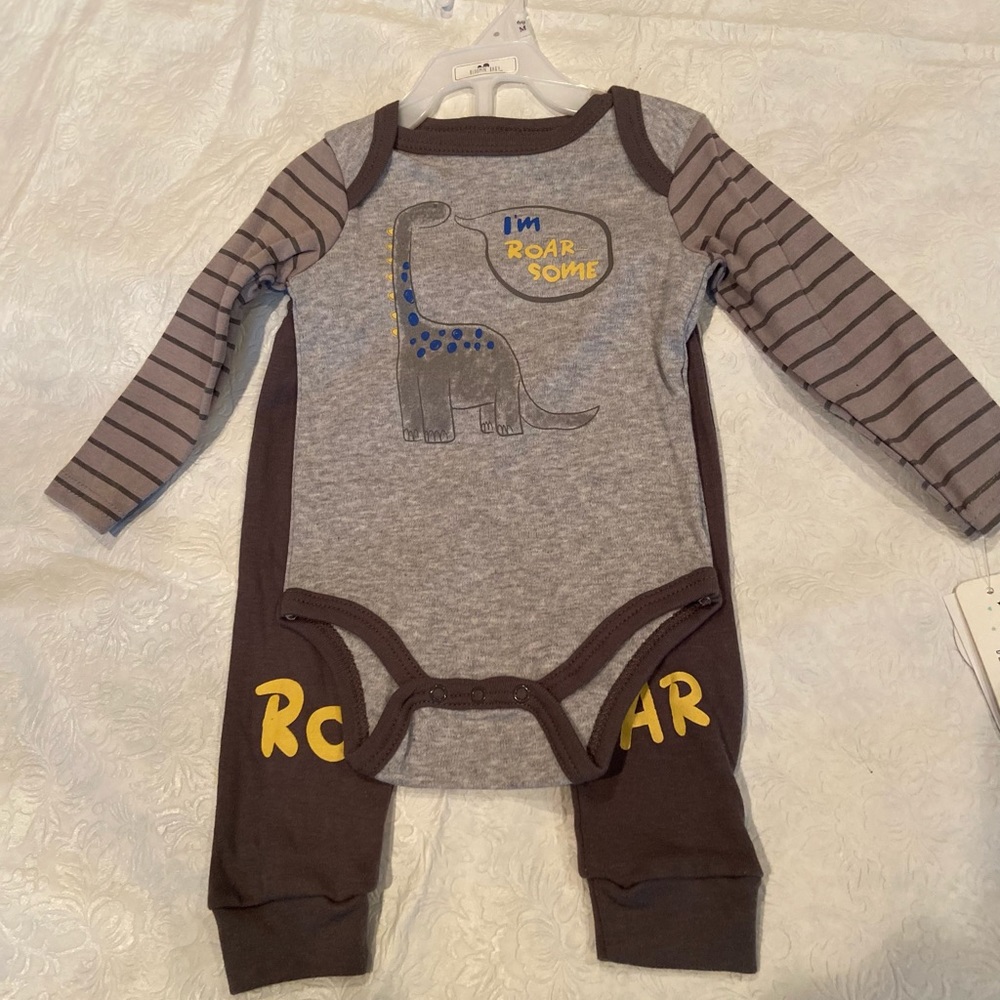 Boys Brown & Tan 2 piece,long sleeve onesie with matching pants, sz 6-9 months